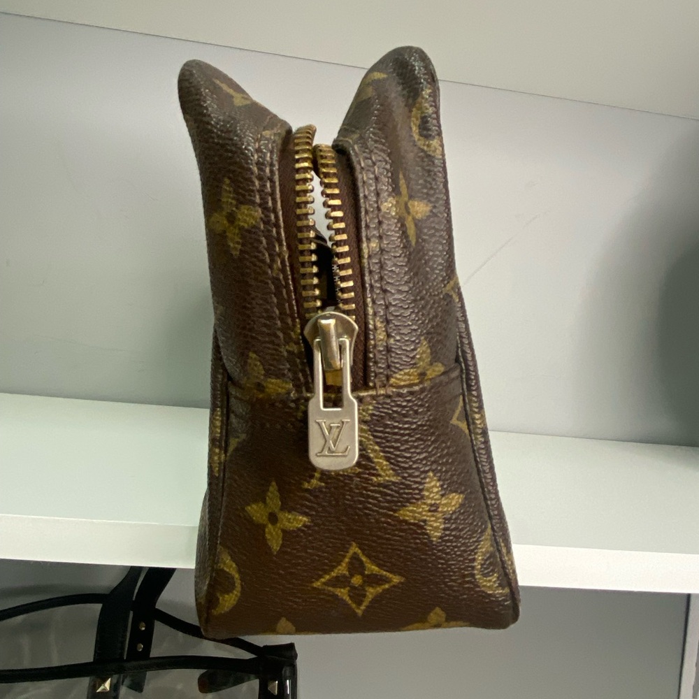 Vintage Louis Vuitton Monogram Trousse 28 - Picture 4 of 9